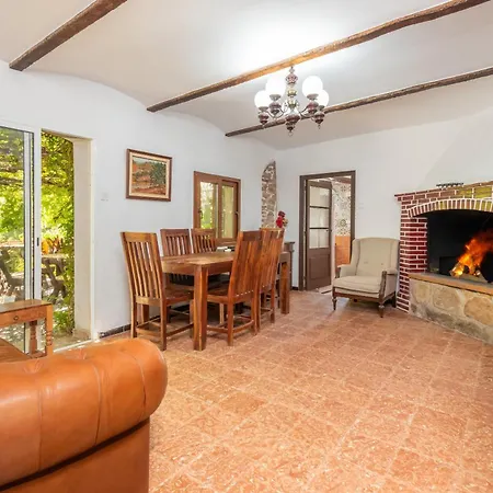 Masia Garriga, Casa Gran * Χιρόνα